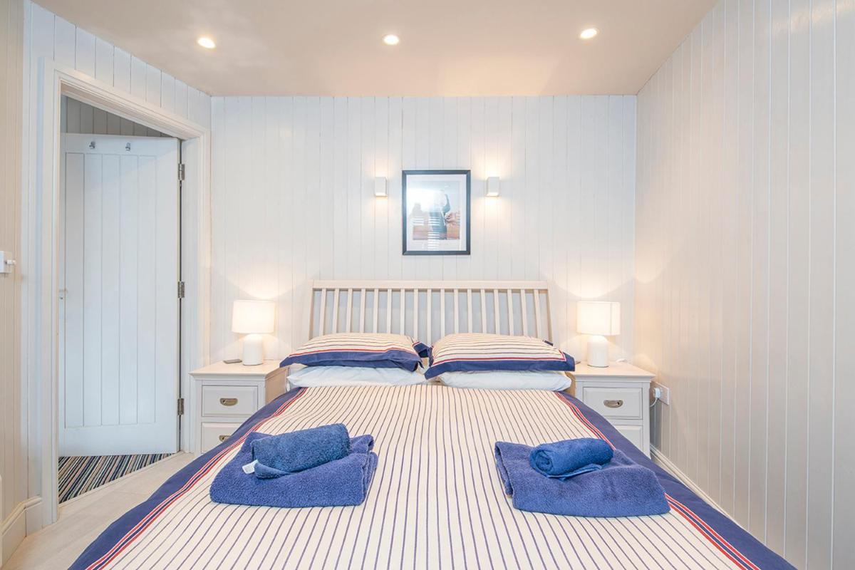 Lower Deck * Tenby