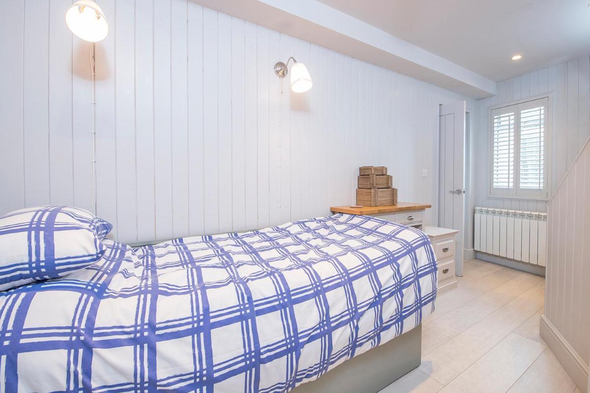 Lower Deck Apartment Tenby