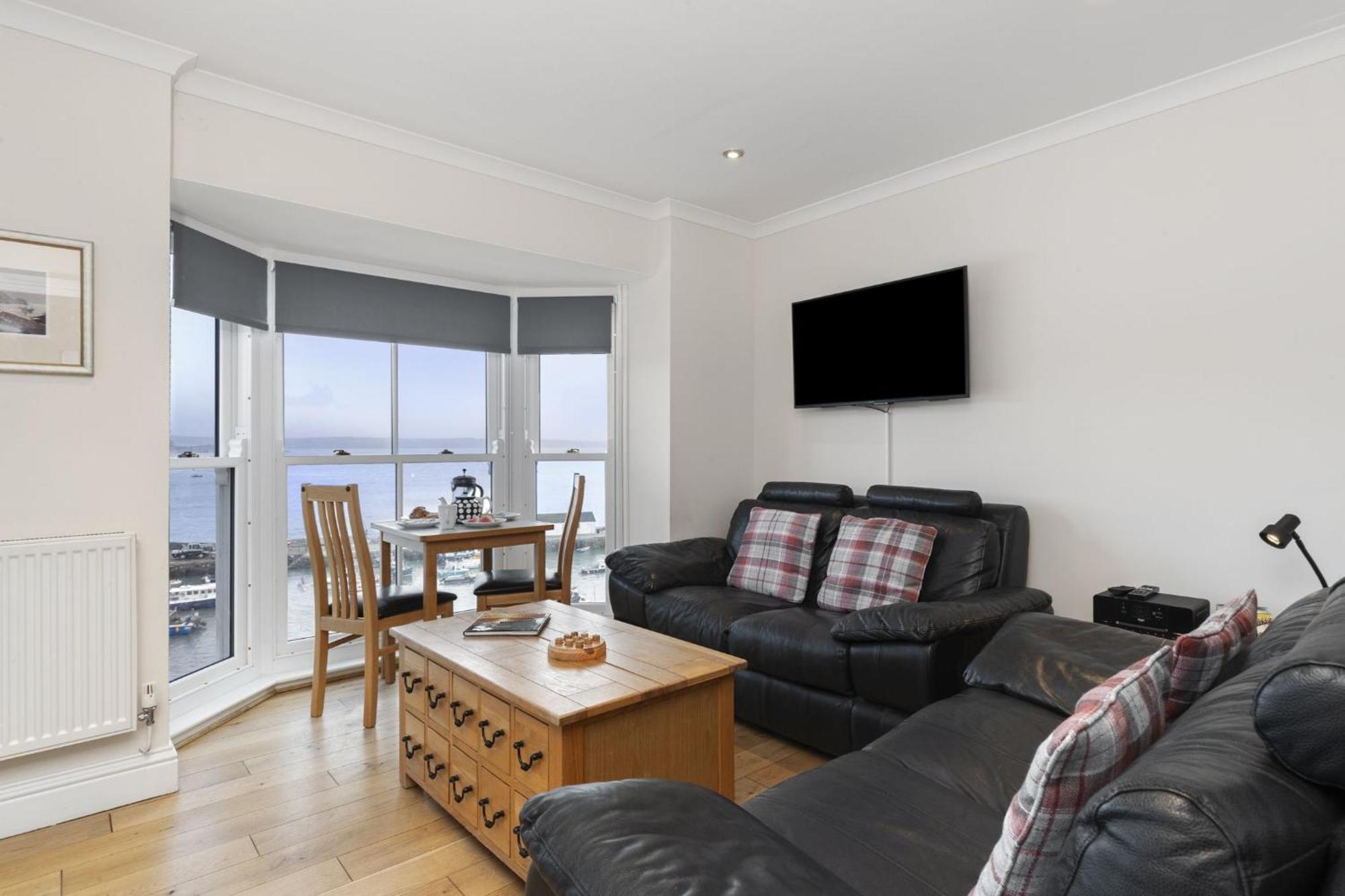 The Lookout At Goscar - Perfectly Positioned With Views Holiday home