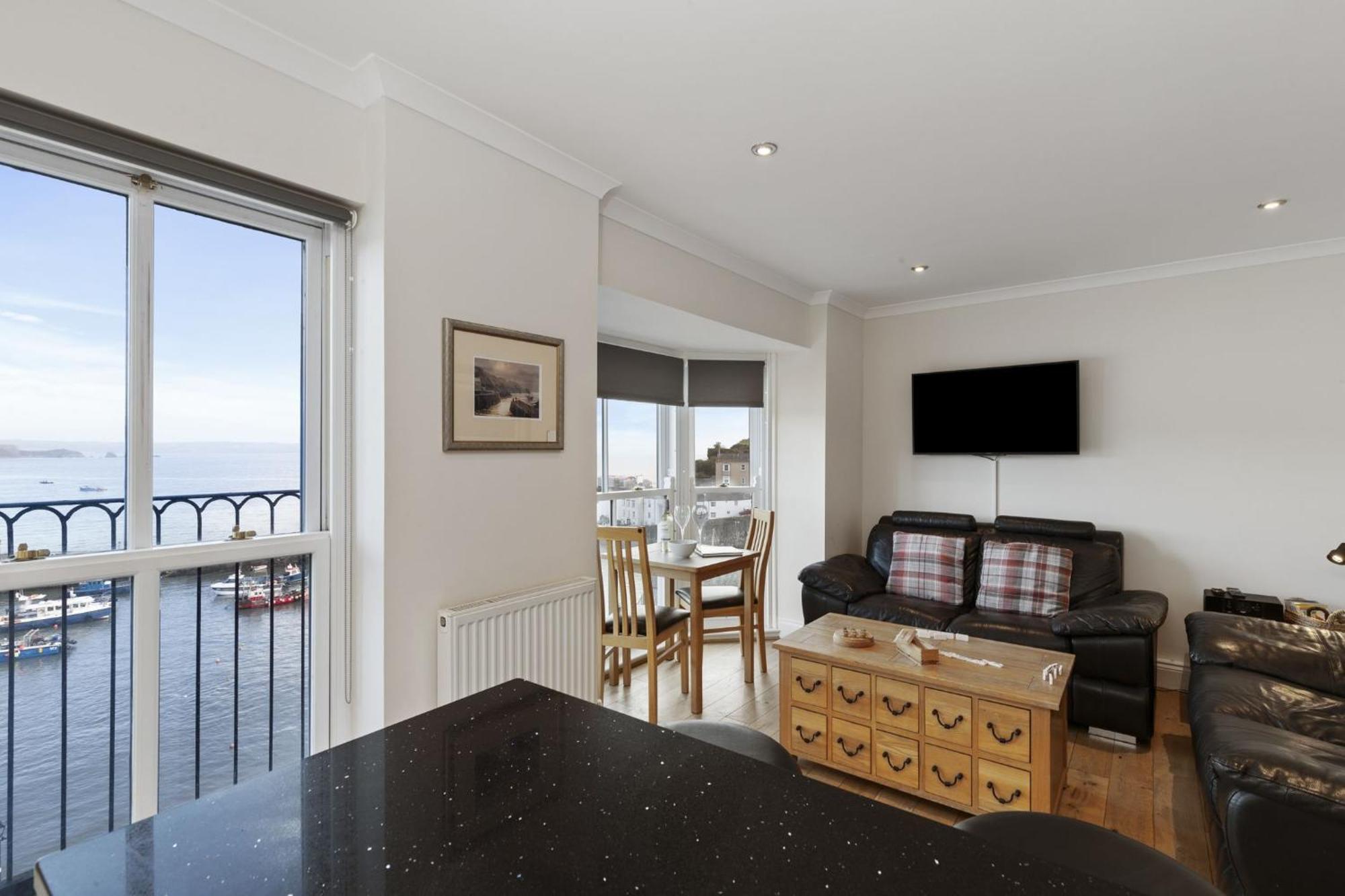 The Lookout At Goscar - Perfectly Positioned With Views Tenby