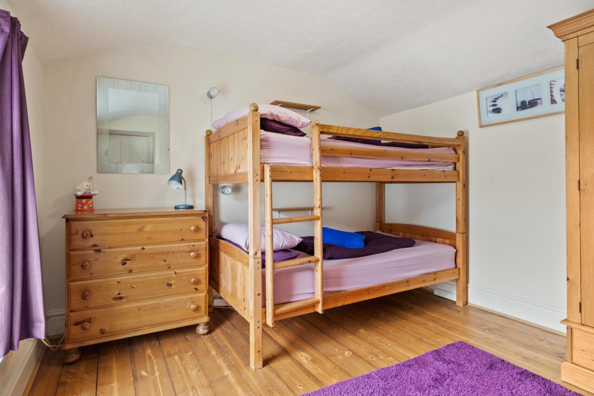 Penlan - Short Stroll To Town And Beaches Holiday home *