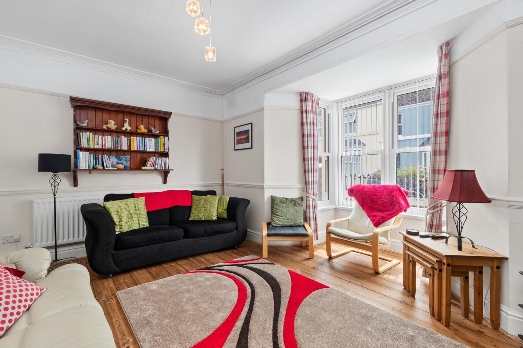 Penlan - Short Stroll To Town And Beaches * Tenby