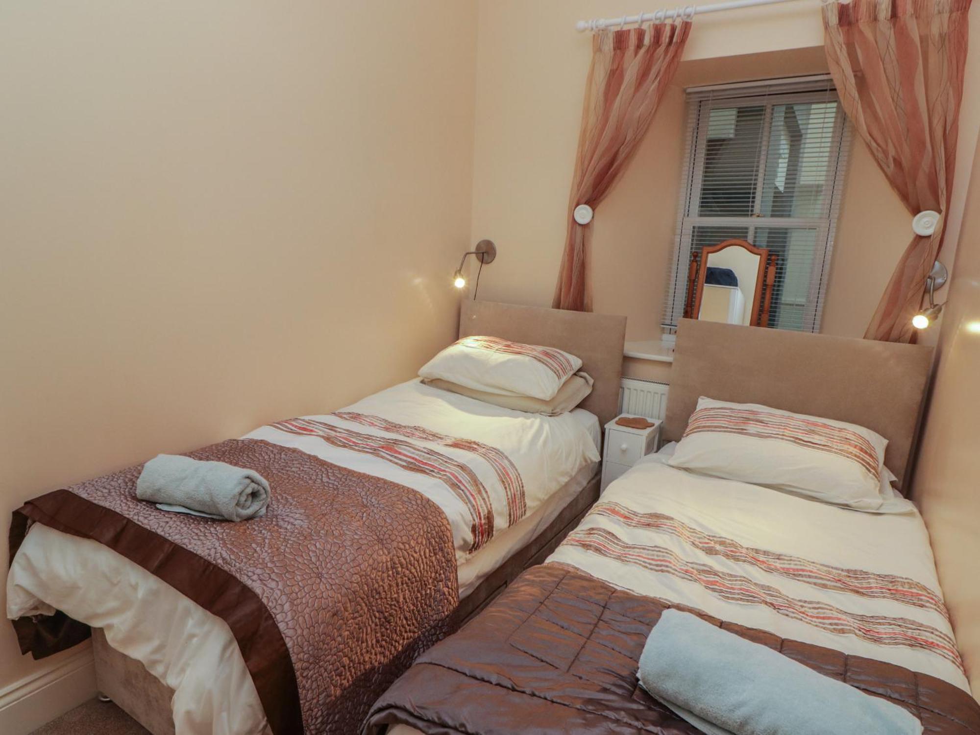 Flat 7 Mansion House *
