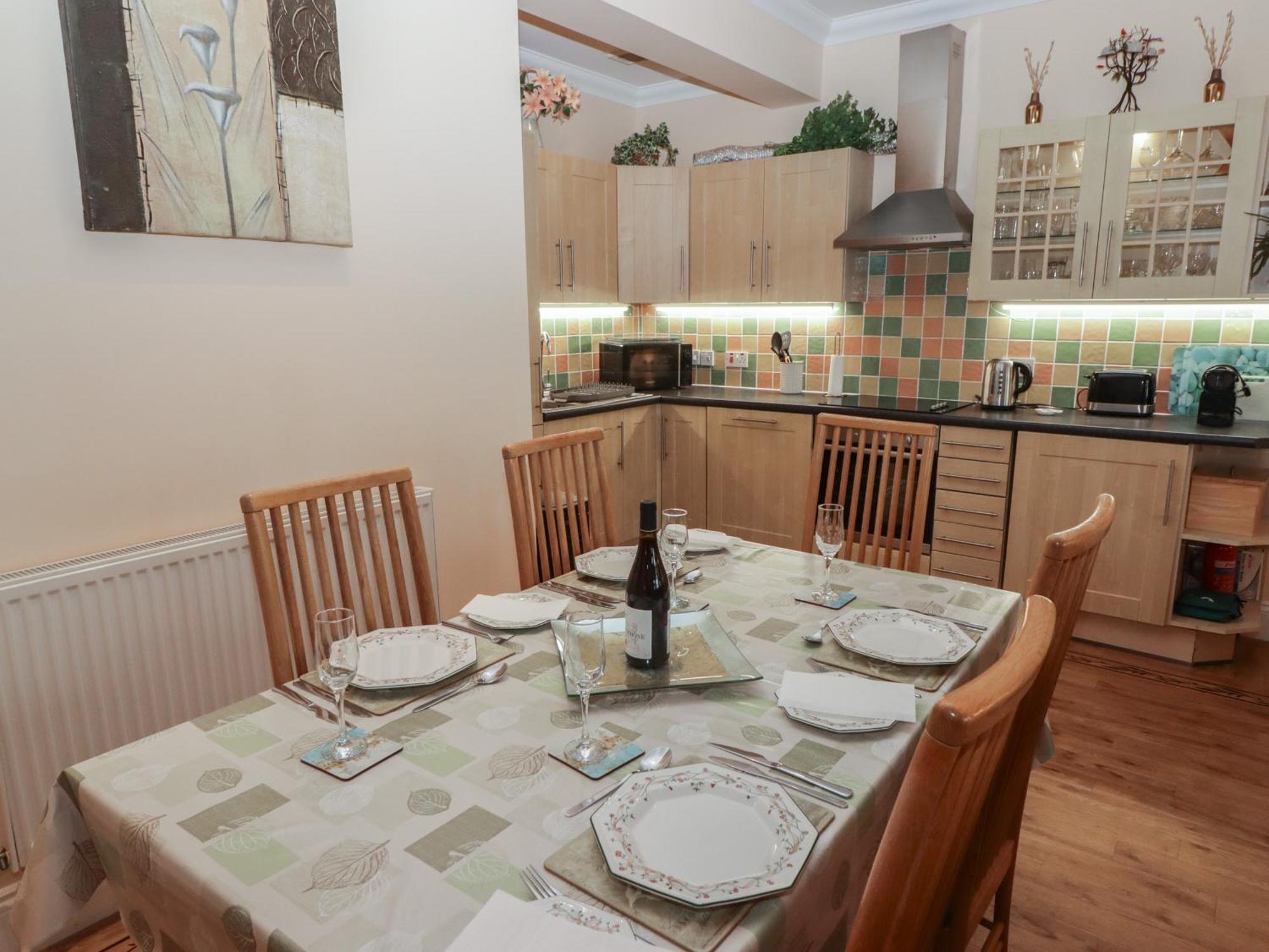 Flat 7 Mansion House * Tenby