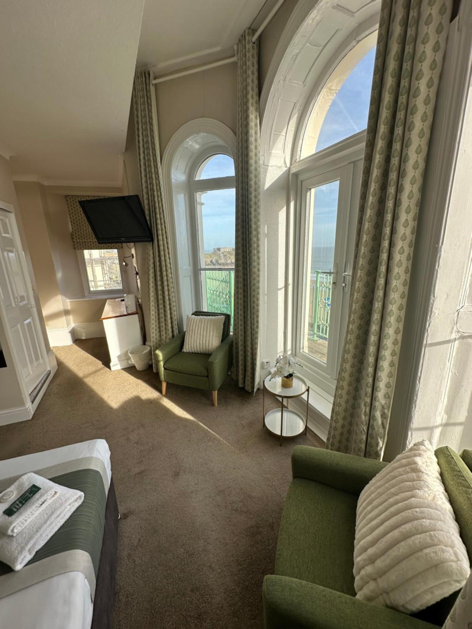 Clarence House Hotel 2*