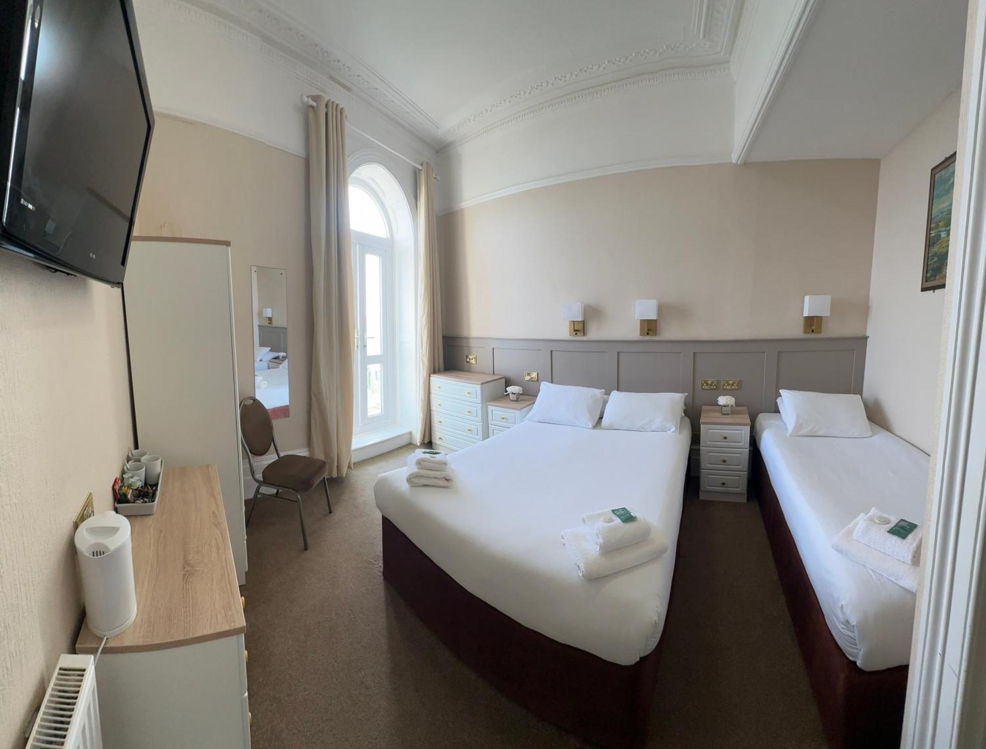 Clarence House 2* Tenby