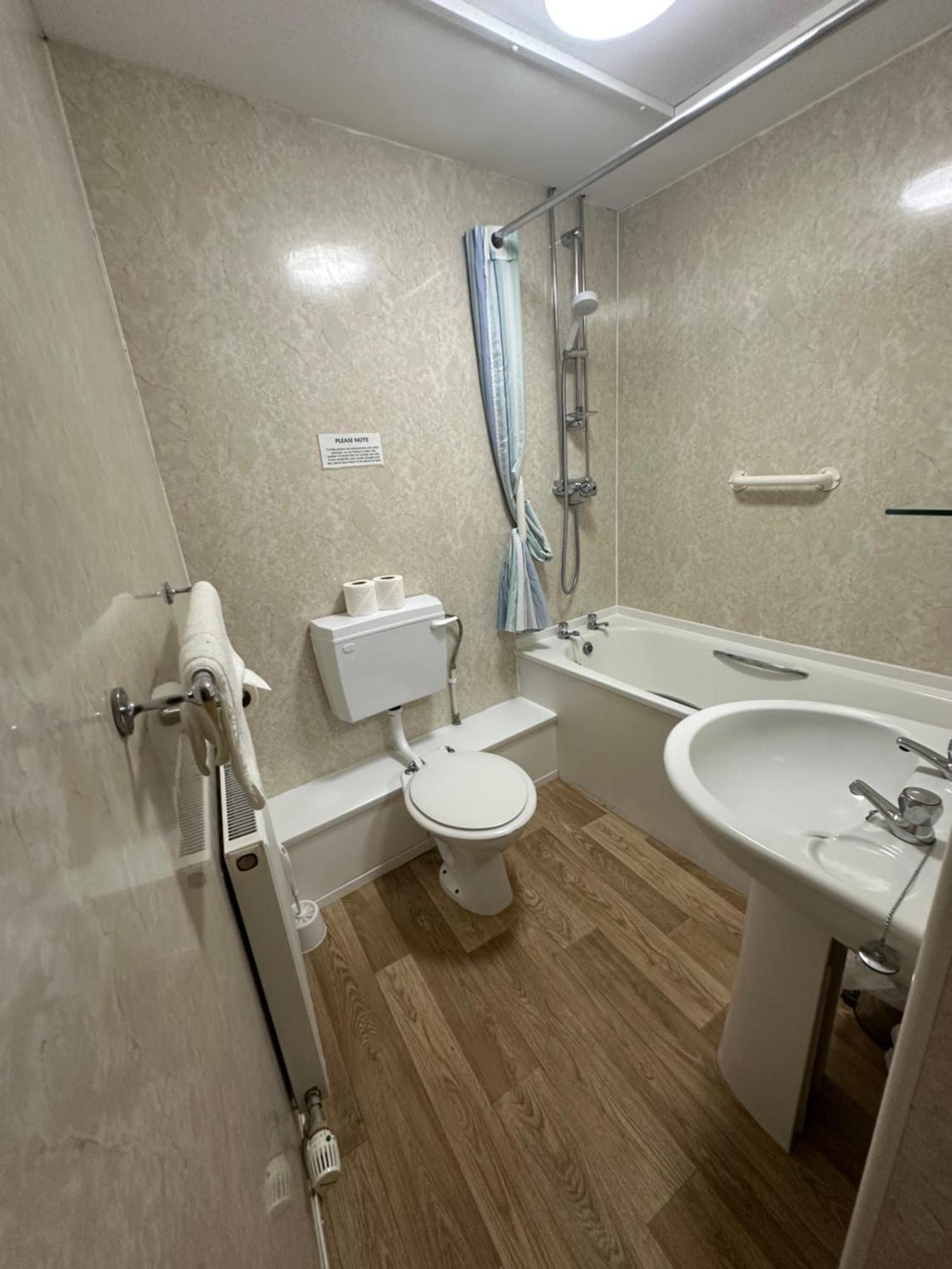 Clarence House Hotel 2*