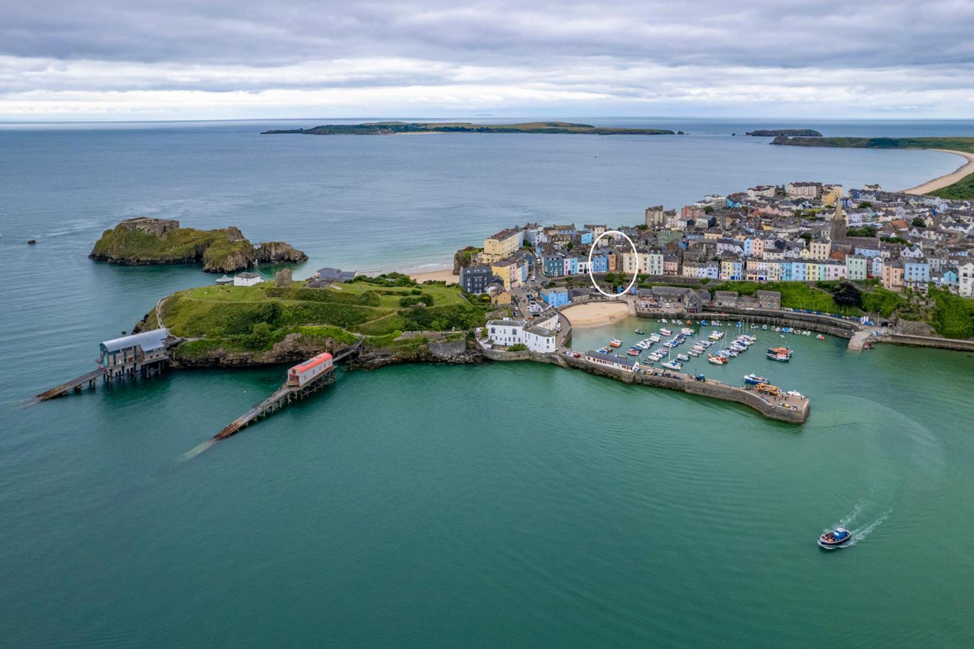 Azure - Spectacular Sea And Harbour Views Tenby