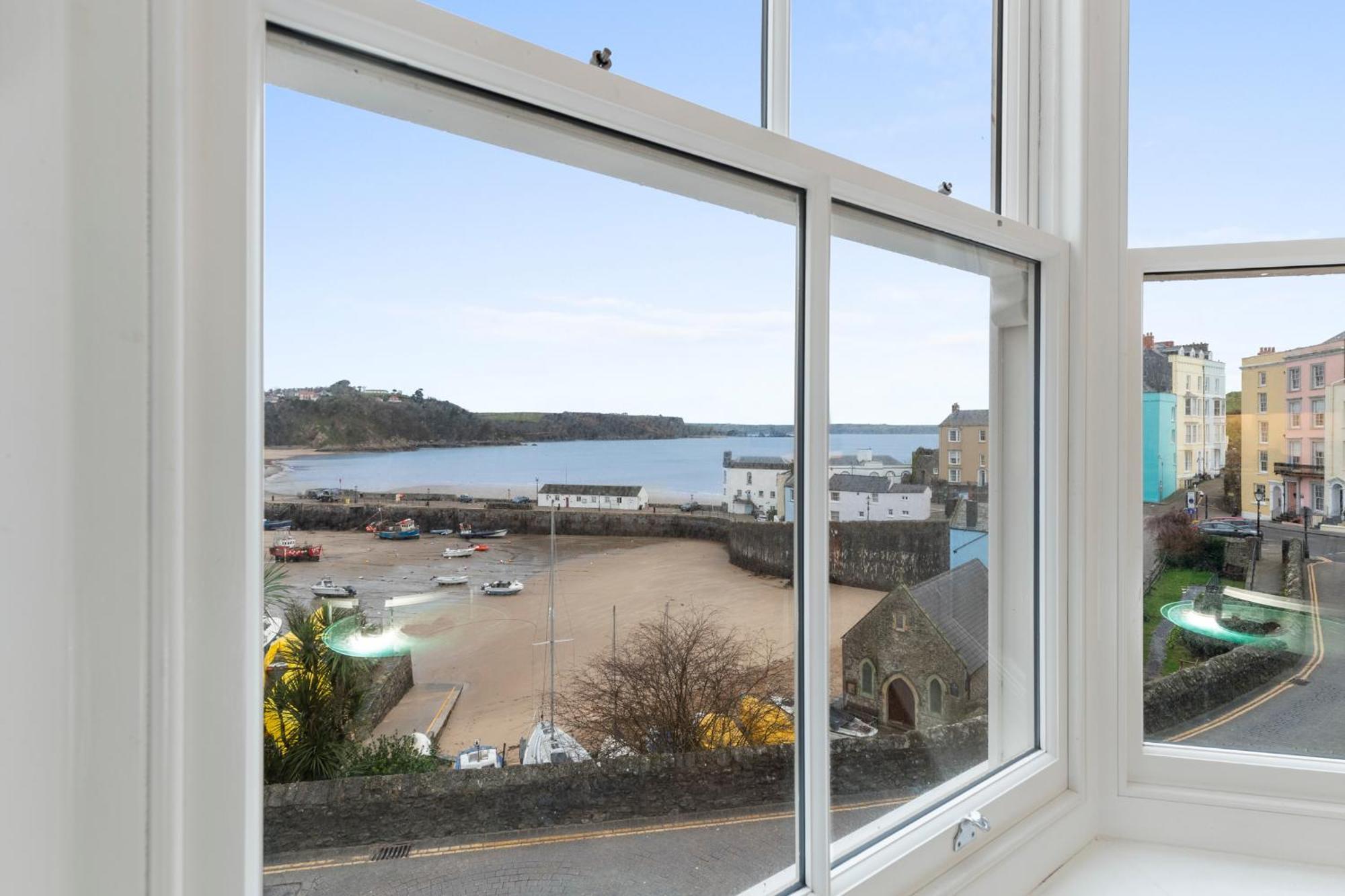 Apartment Azure - Spectacular Sea And Harbour Views Tenby