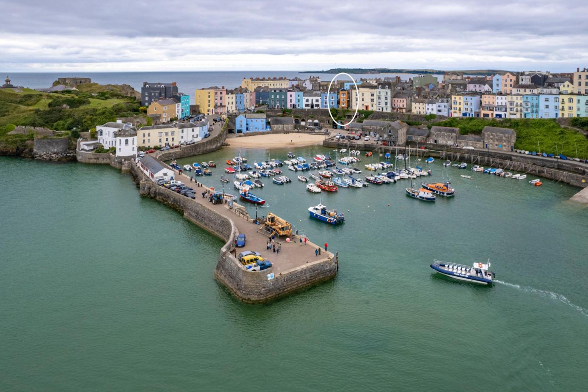 Midnight - Spectacular Sea And Harbour Views Tenby