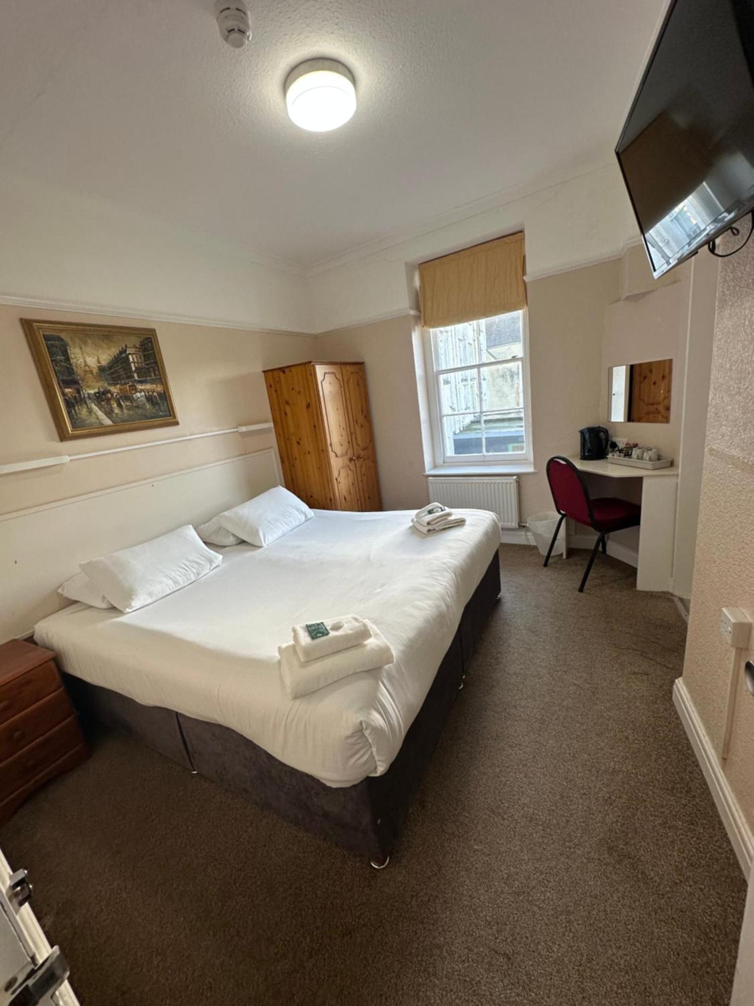 Clarence House 2* Tenby