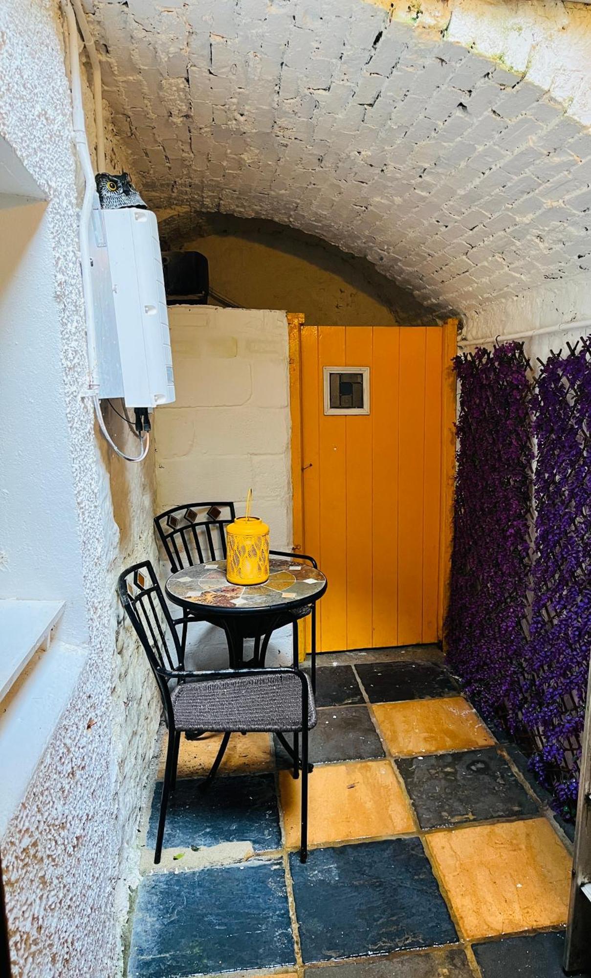 Wheelhouse - 3 Bedroom In The Heart Of Holiday home Tenby