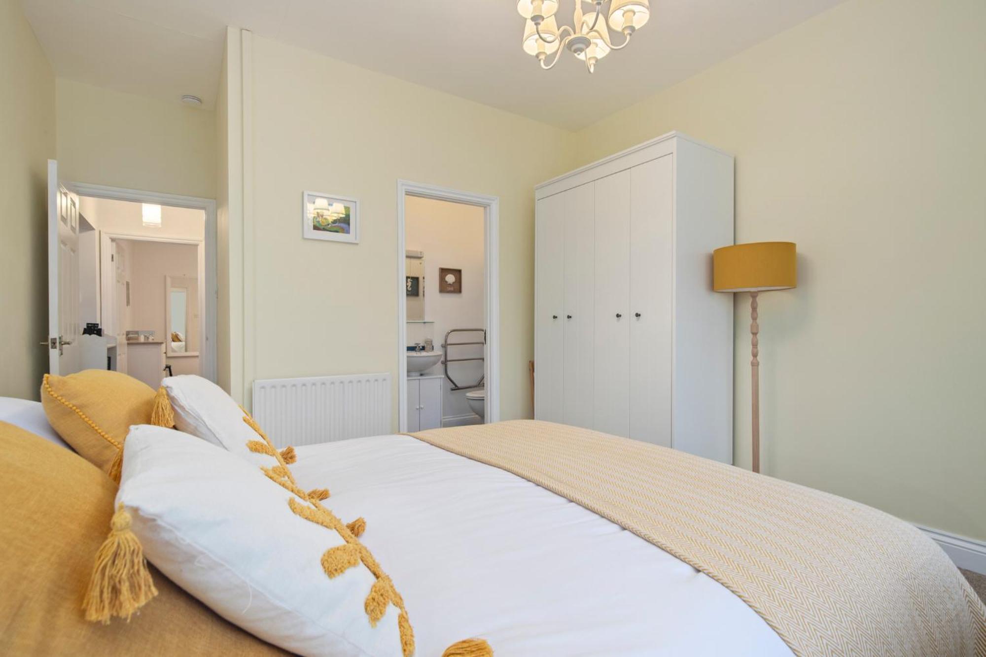 Apartment 5 Sunny Cove - Direct Access Sea Views Tenby
