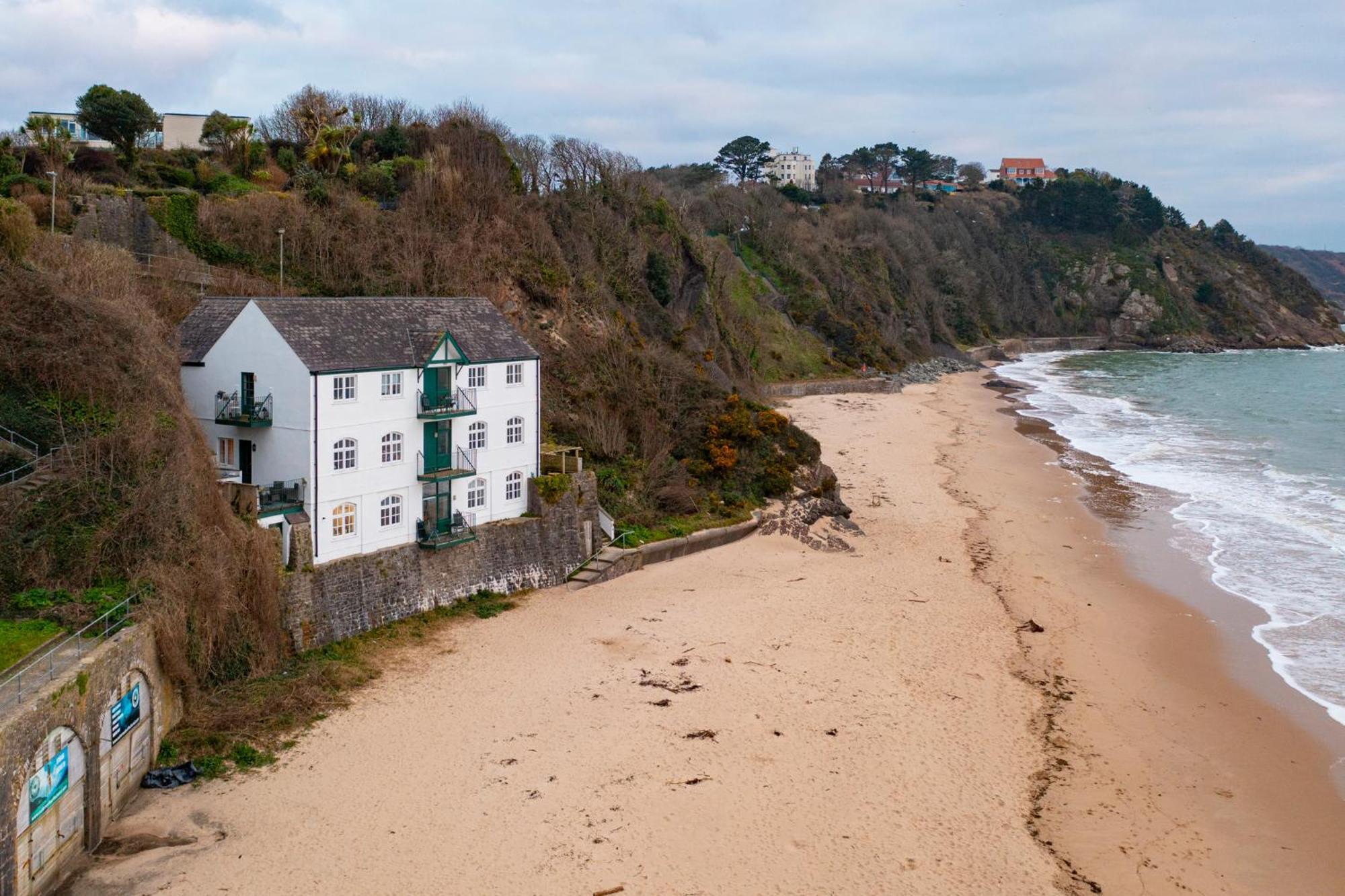 Apartment 5 Sunny Cove - Direct Access Sea Views *