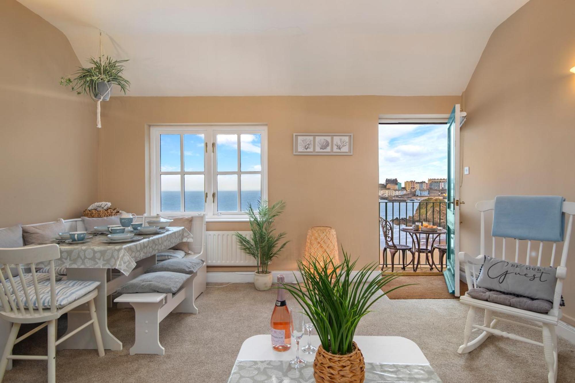5 Sunny Cove - Direct Access Sea Views *