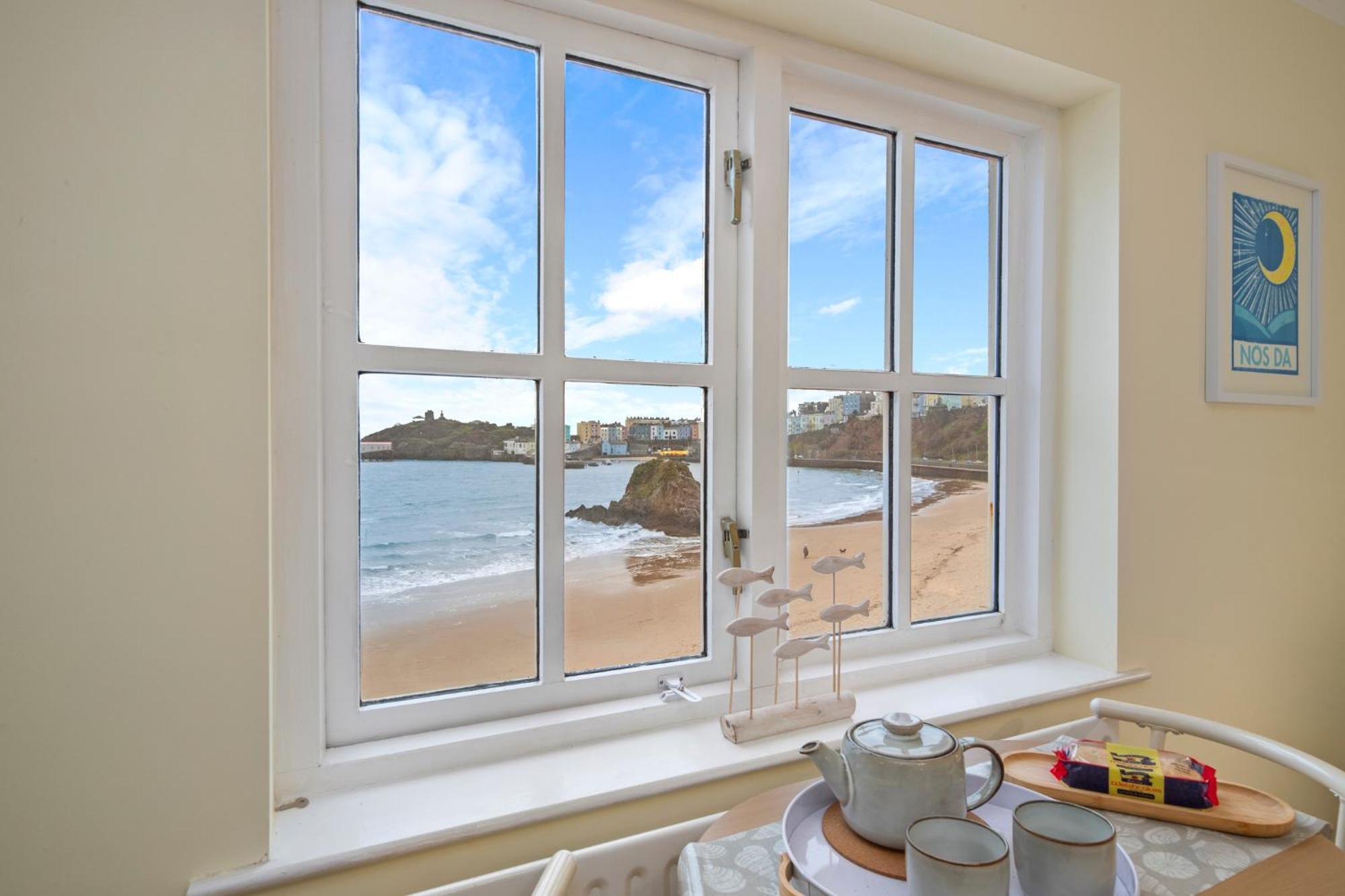 5 Sunny Cove - Direct Access Sea Views Apartment Tenby