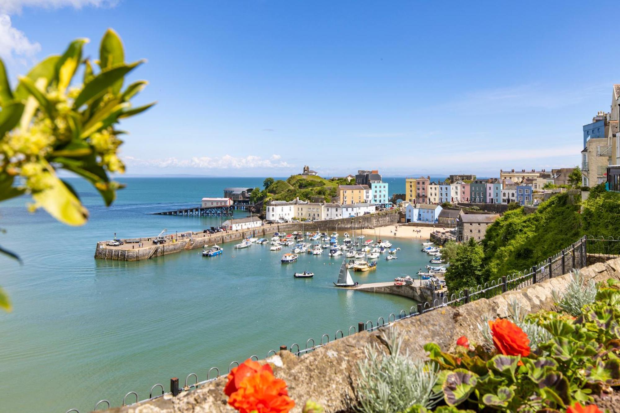 5 Sunny Cove - Direct Access Sea Views * Tenby
