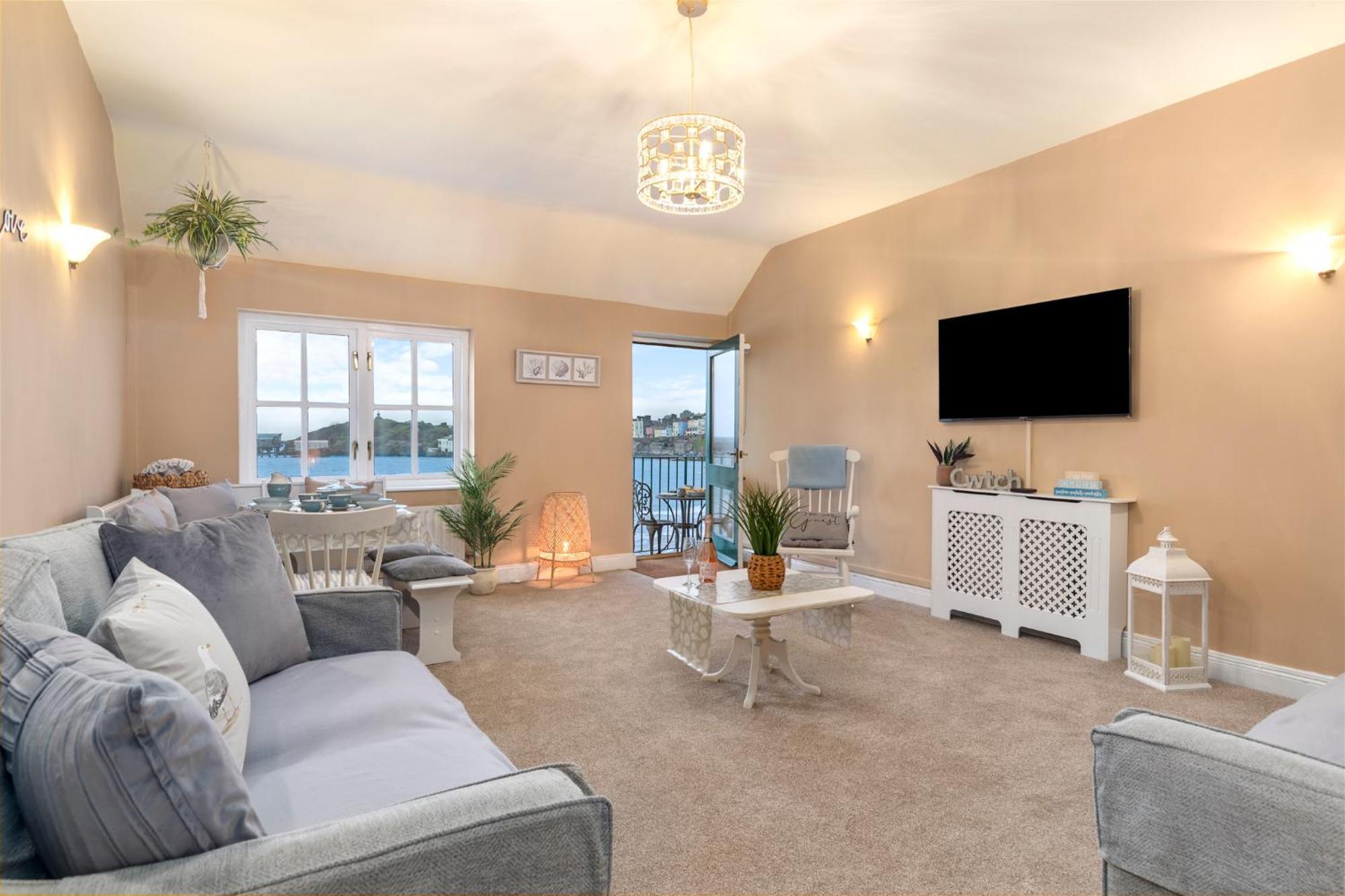 5 Sunny Cove - Direct Access Sea Views * Tenby