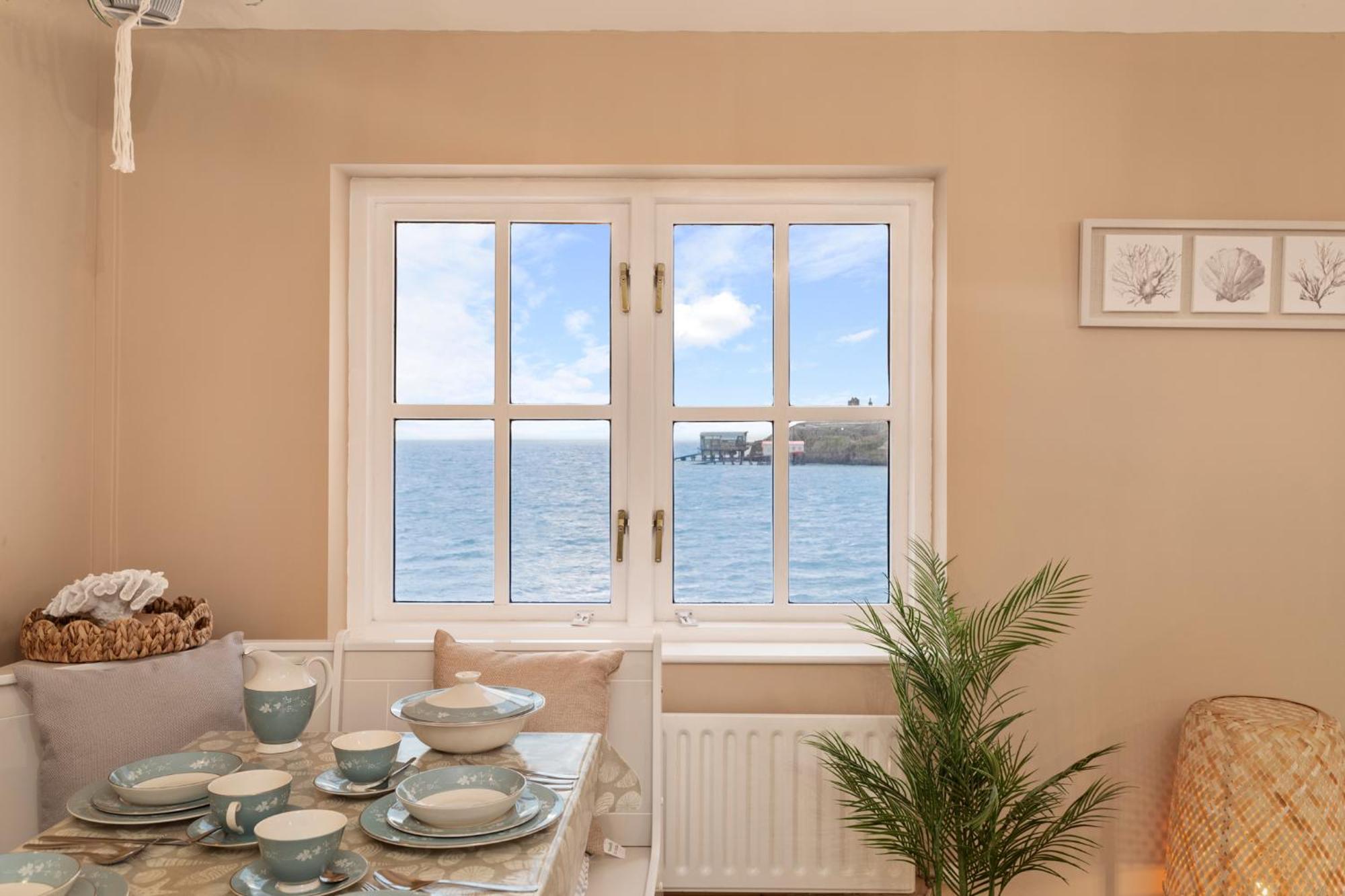 5 Sunny Cove - Direct Access Sea Views *