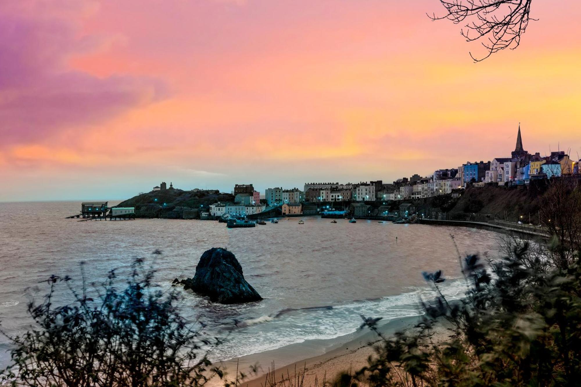 5 Sunny Cove - Direct Access Sea Views * Tenby