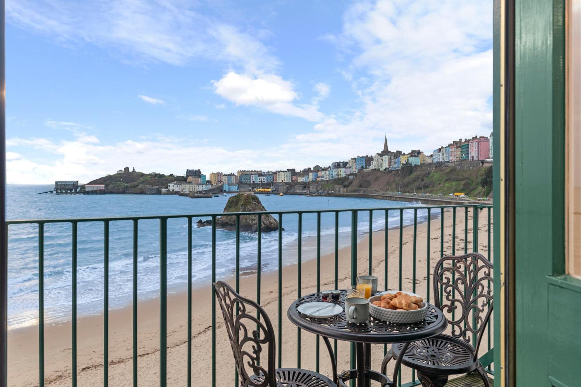 Apartment 5 Sunny Cove - Direct Access Sea Views *