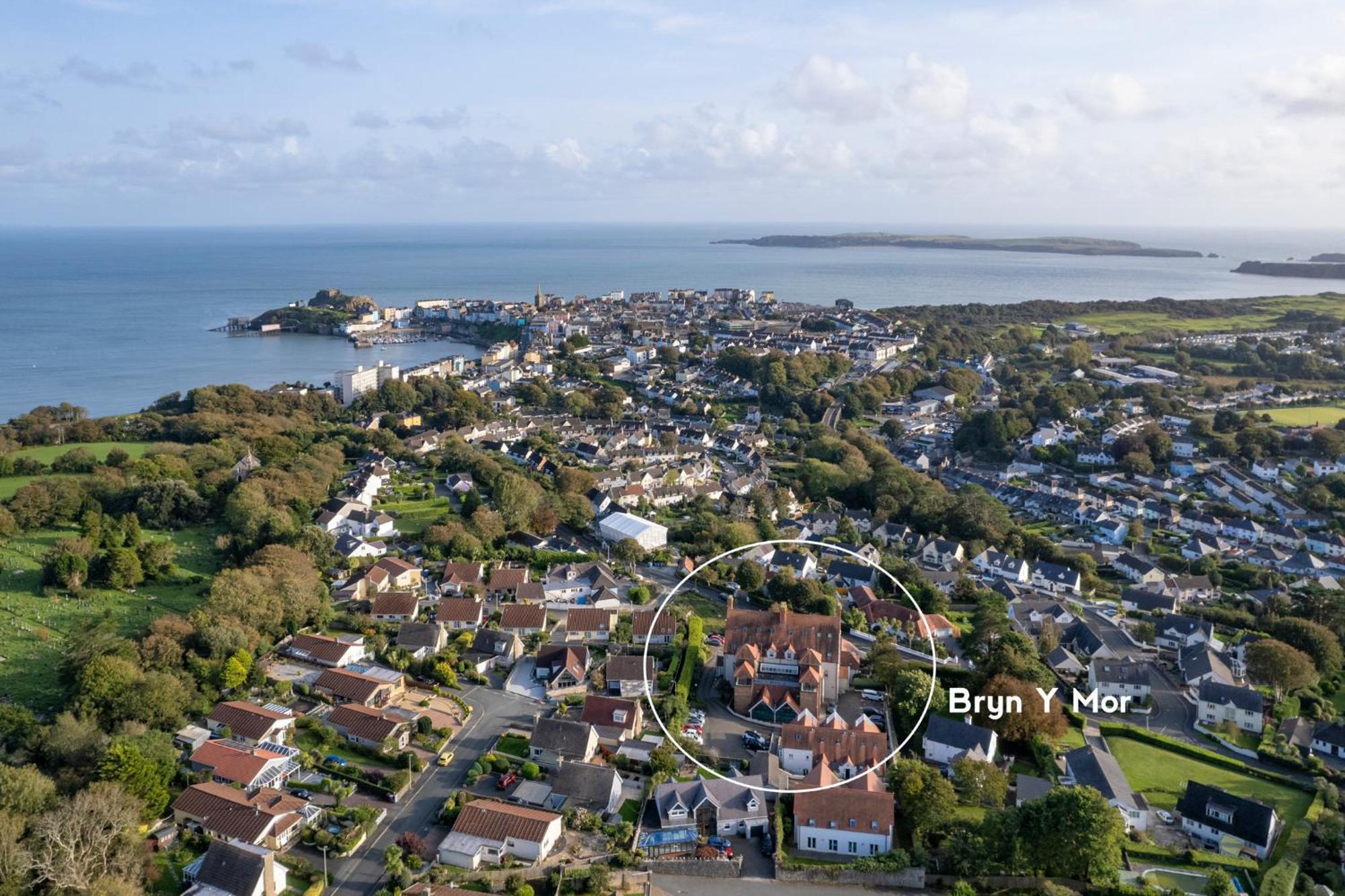 Apartment 10 Mansion House - Indoor Pool Sea Views Gym Tenby