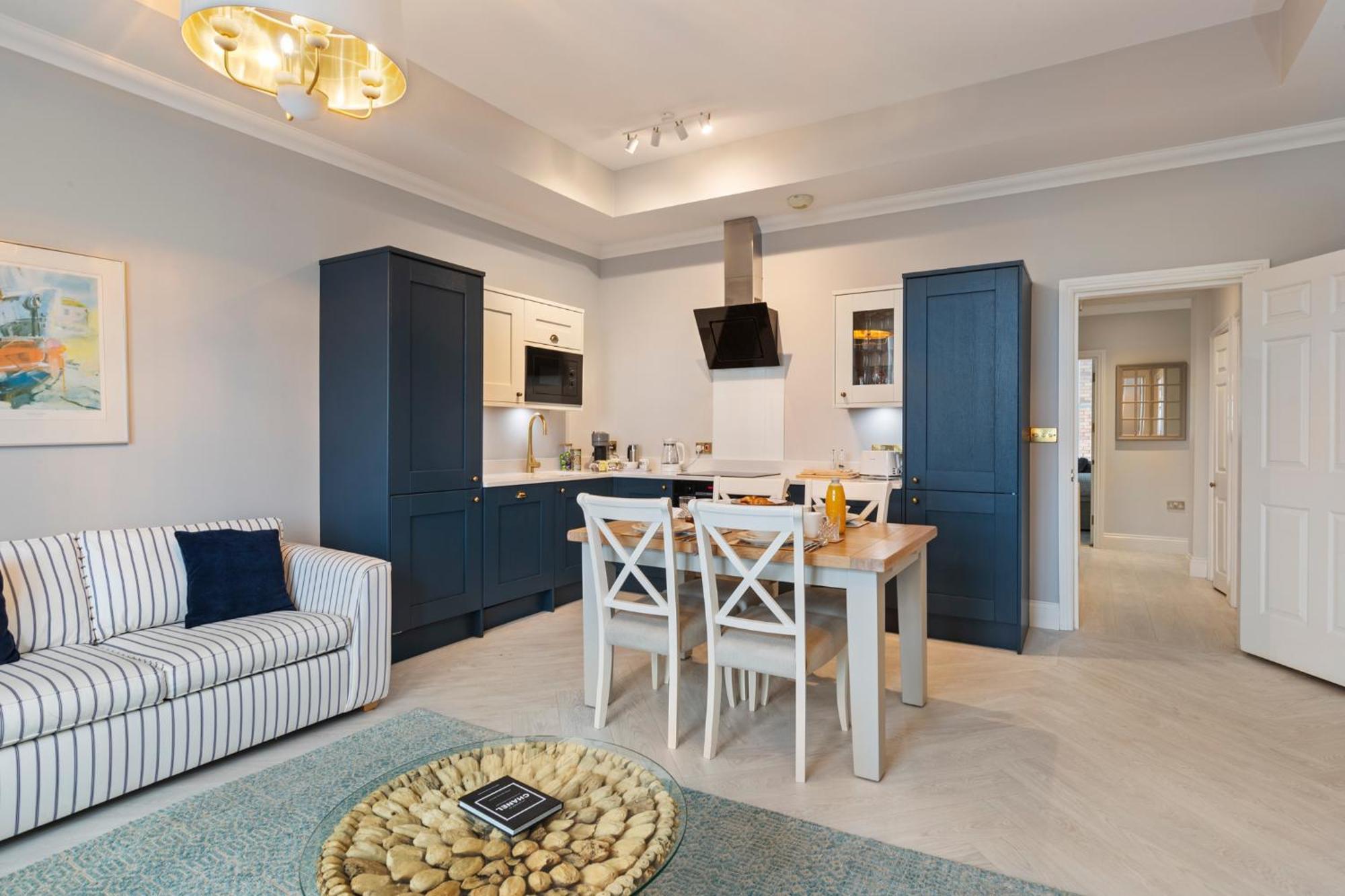 Apartment 10 Mansion House - Indoor Pool Sea Views Gym Tenby
