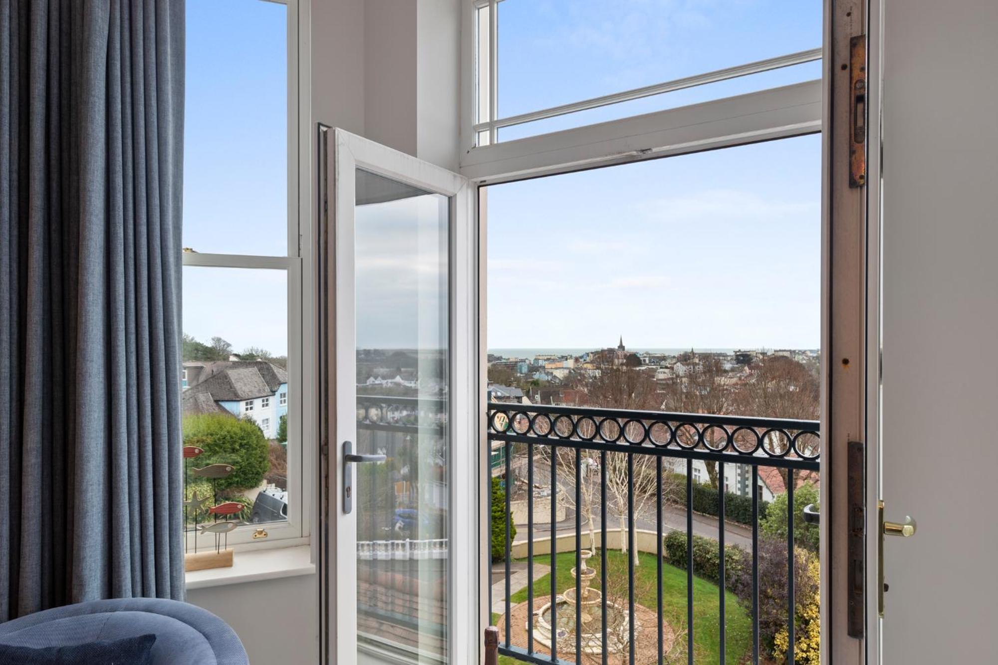 10 Mansion House - Indoor Pool Sea Views Gym Apartment *