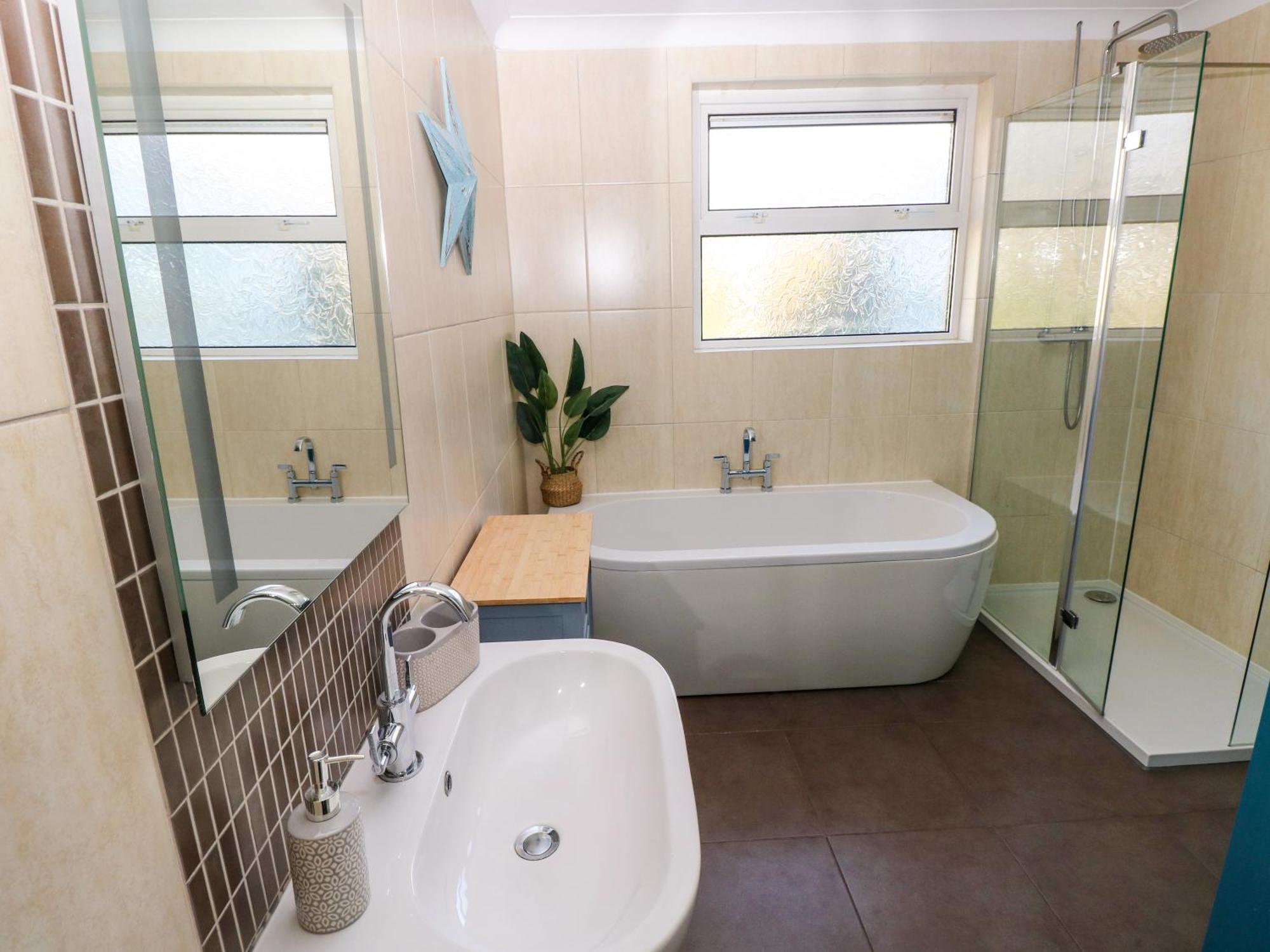 Holiday home Stones Throw Tenby