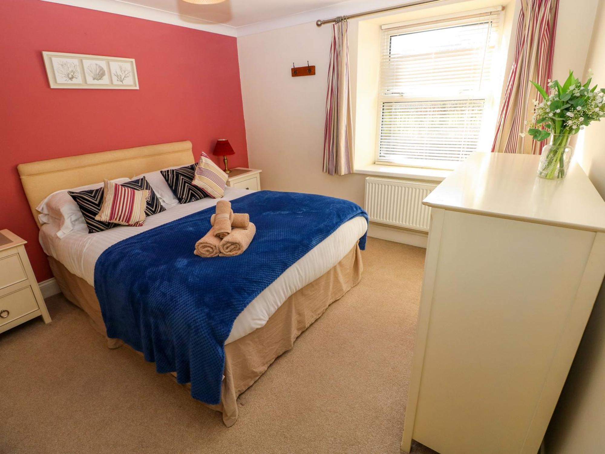 Holiday home Stones Throw *