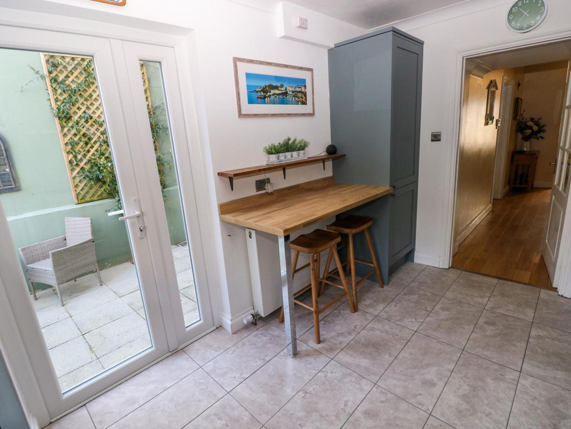 Holiday home Stones Throw *