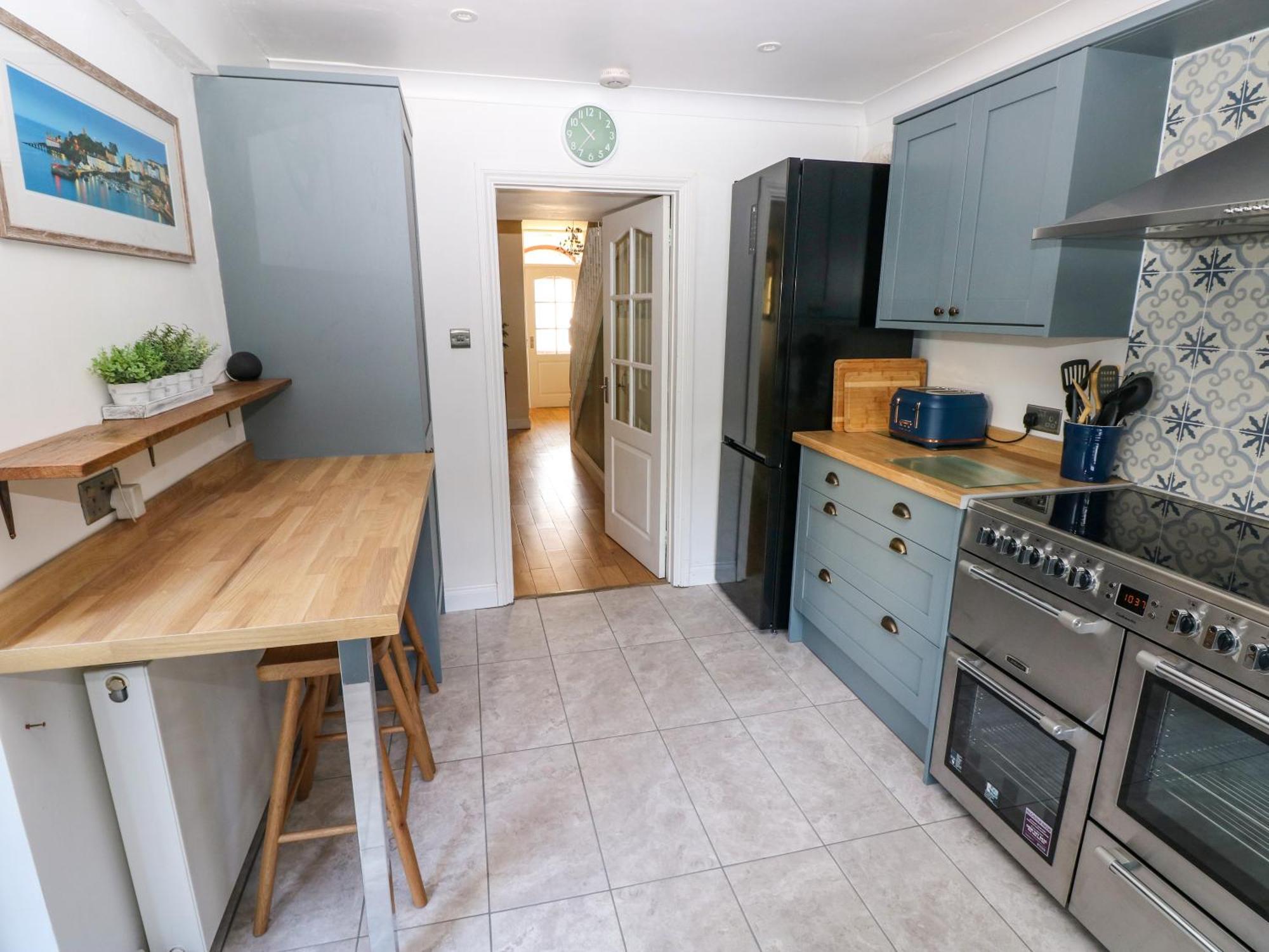 Holiday home Stones Throw Tenby