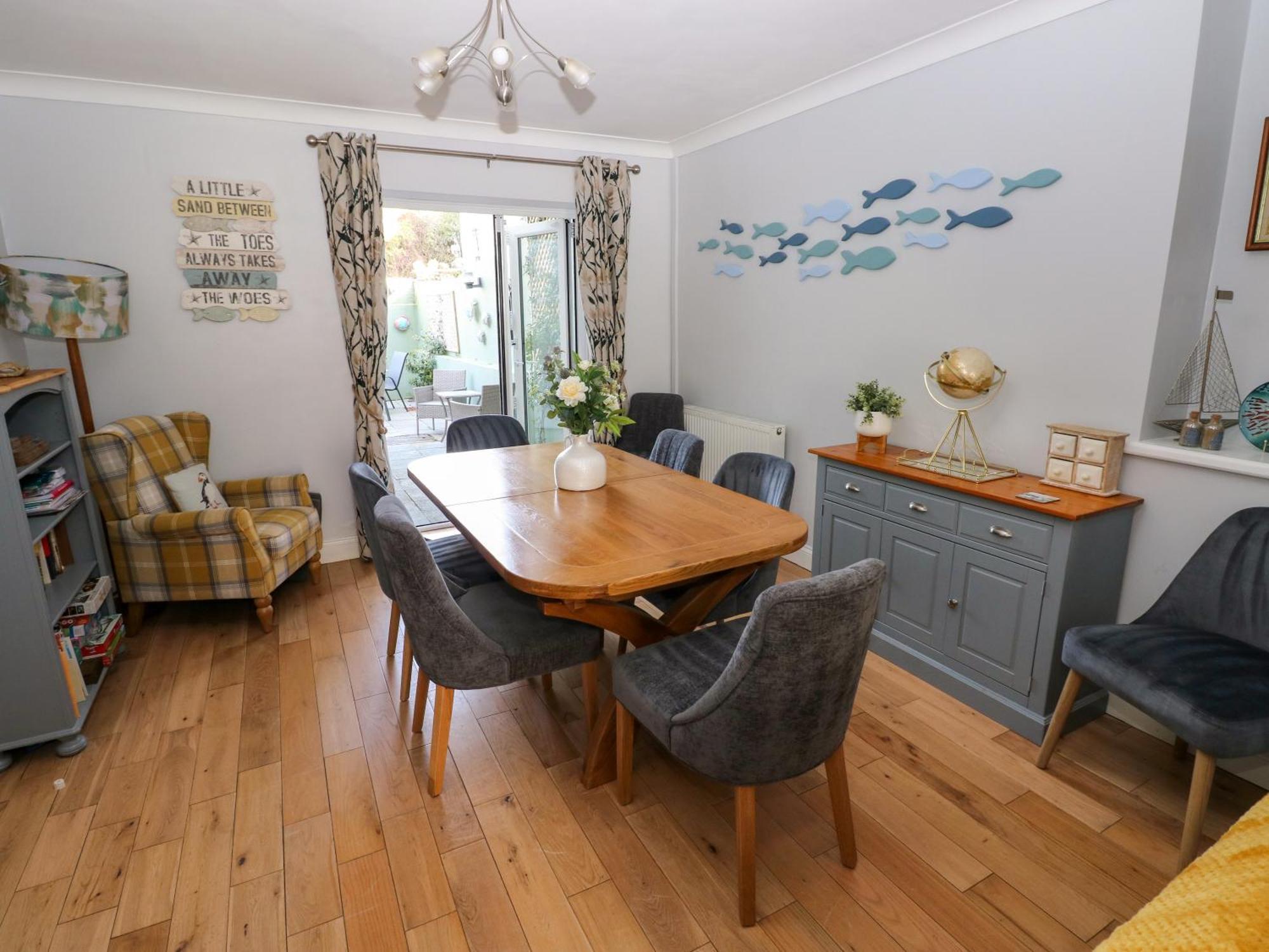 Holiday home Stones Throw *