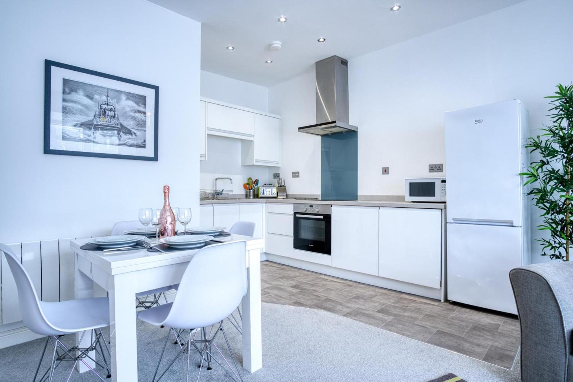 Bay View - 2 Bedroom - Apartment *