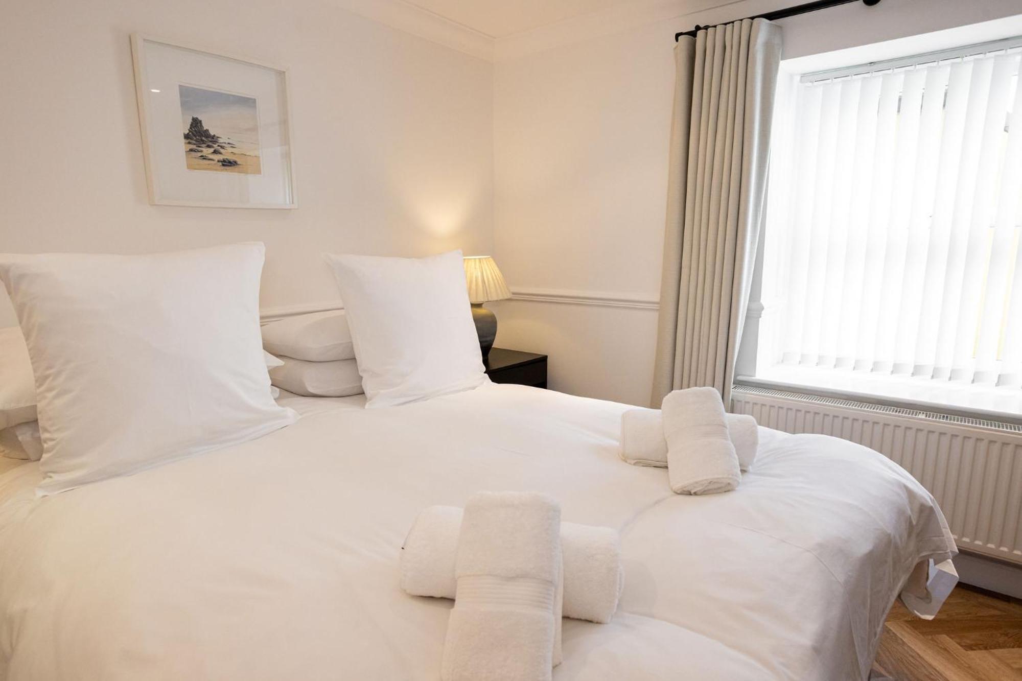2 South Court - * Tenby