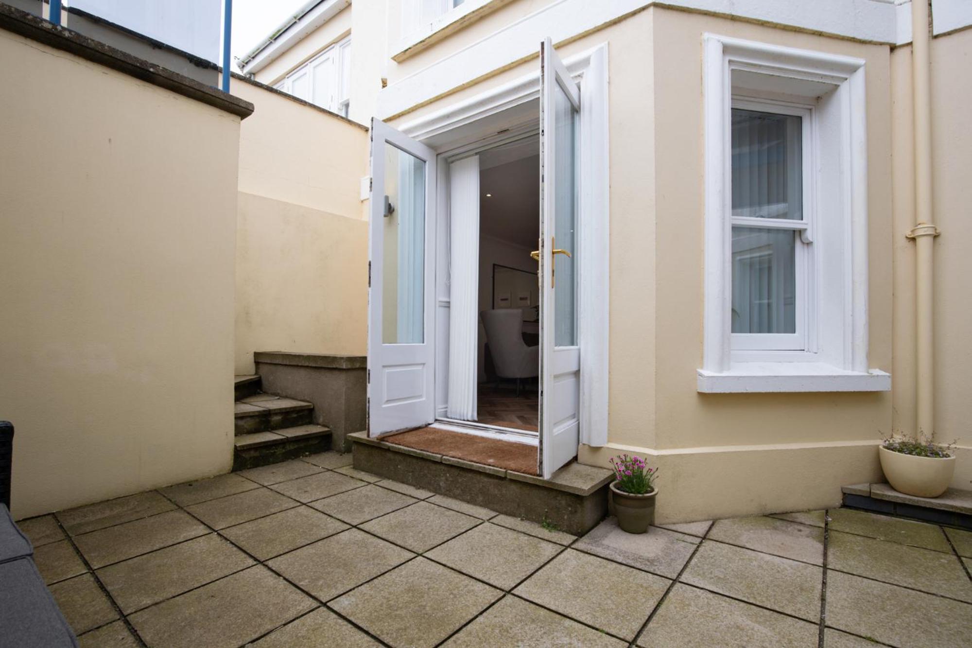 2 South Court - Tenby