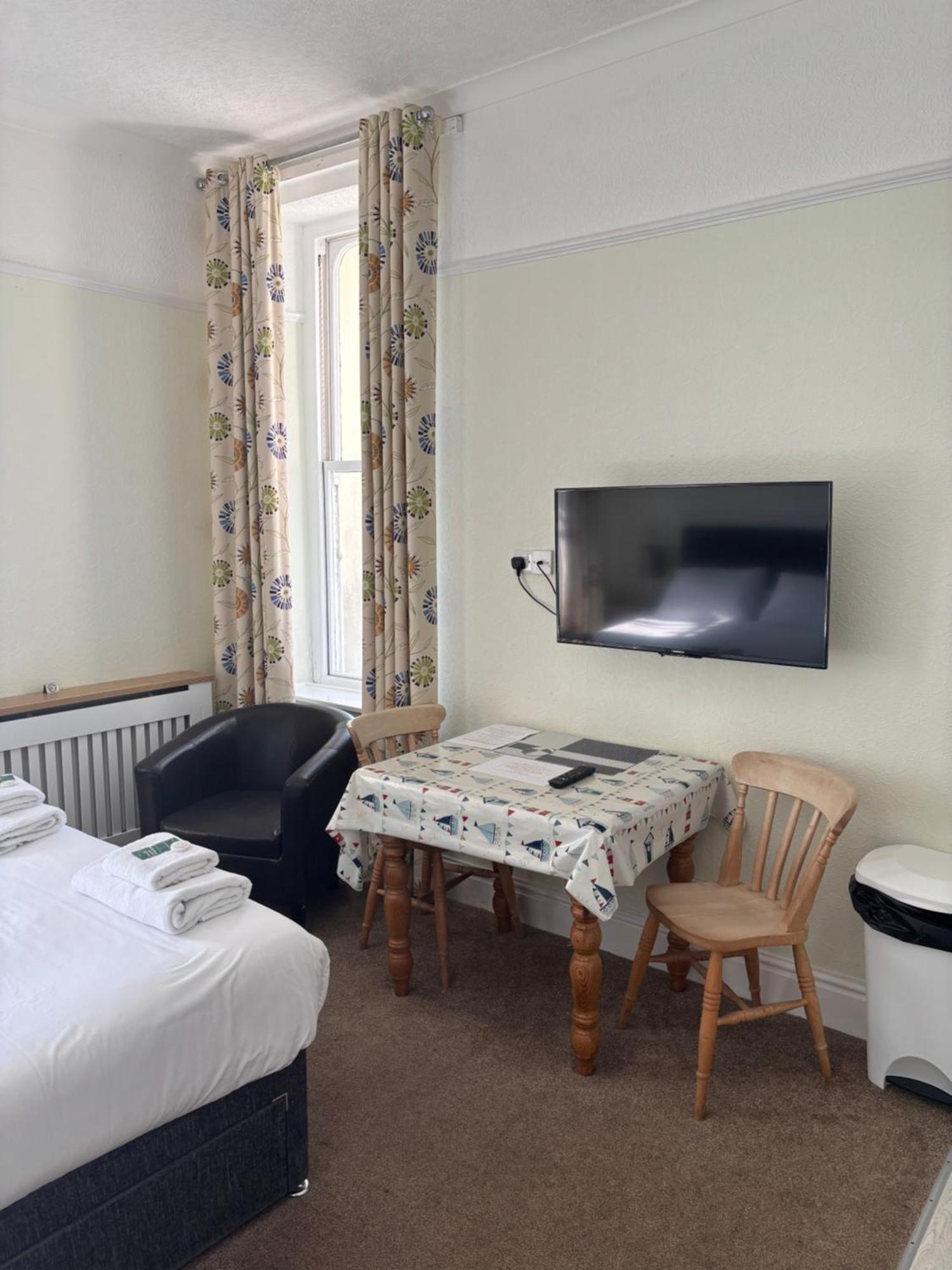 Carnock Apartment *