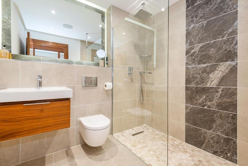 16 Waters Edge Apartment *
