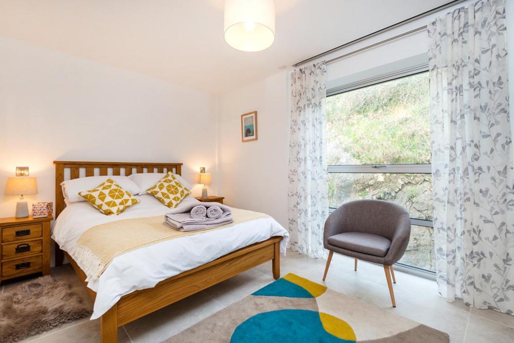 16 Waters Edge * Tenby