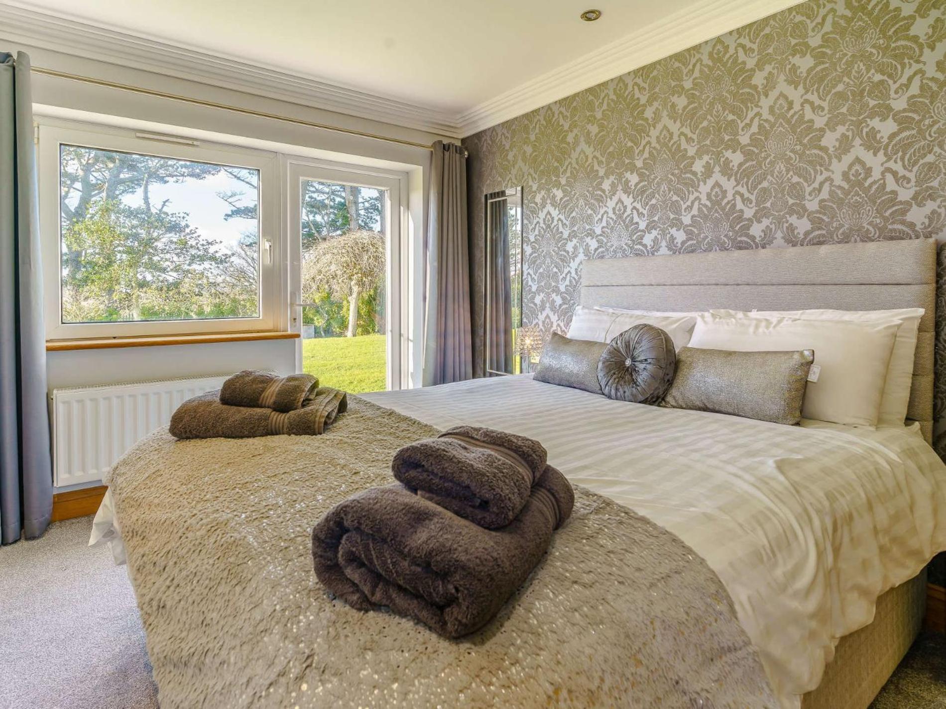 2 Bed In Fb186 Apartment Tenby