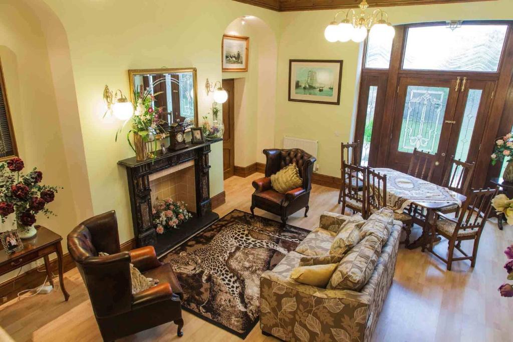 Little Red Rooster Rest Guest house 4*