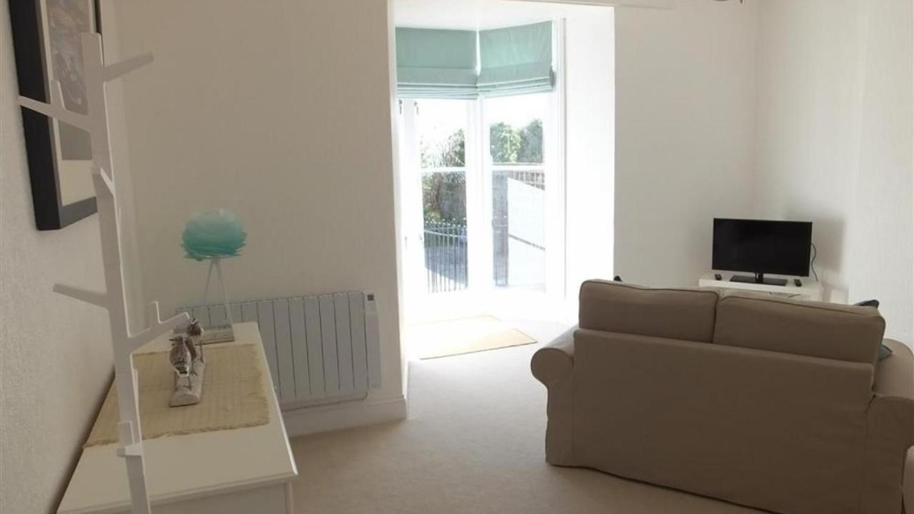 Beauchief House 2 * Tenby