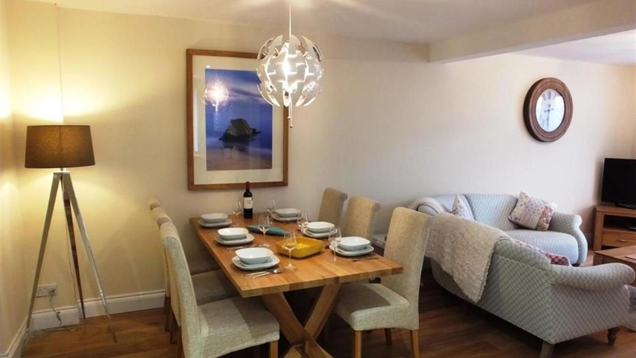 Clareston Road 1 *
