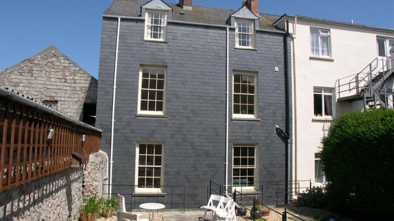 Frogmore Terrace 1 * Tenby