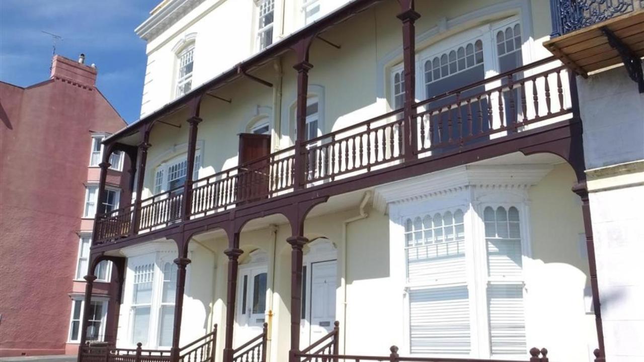 Paragon House 3 Apartment
