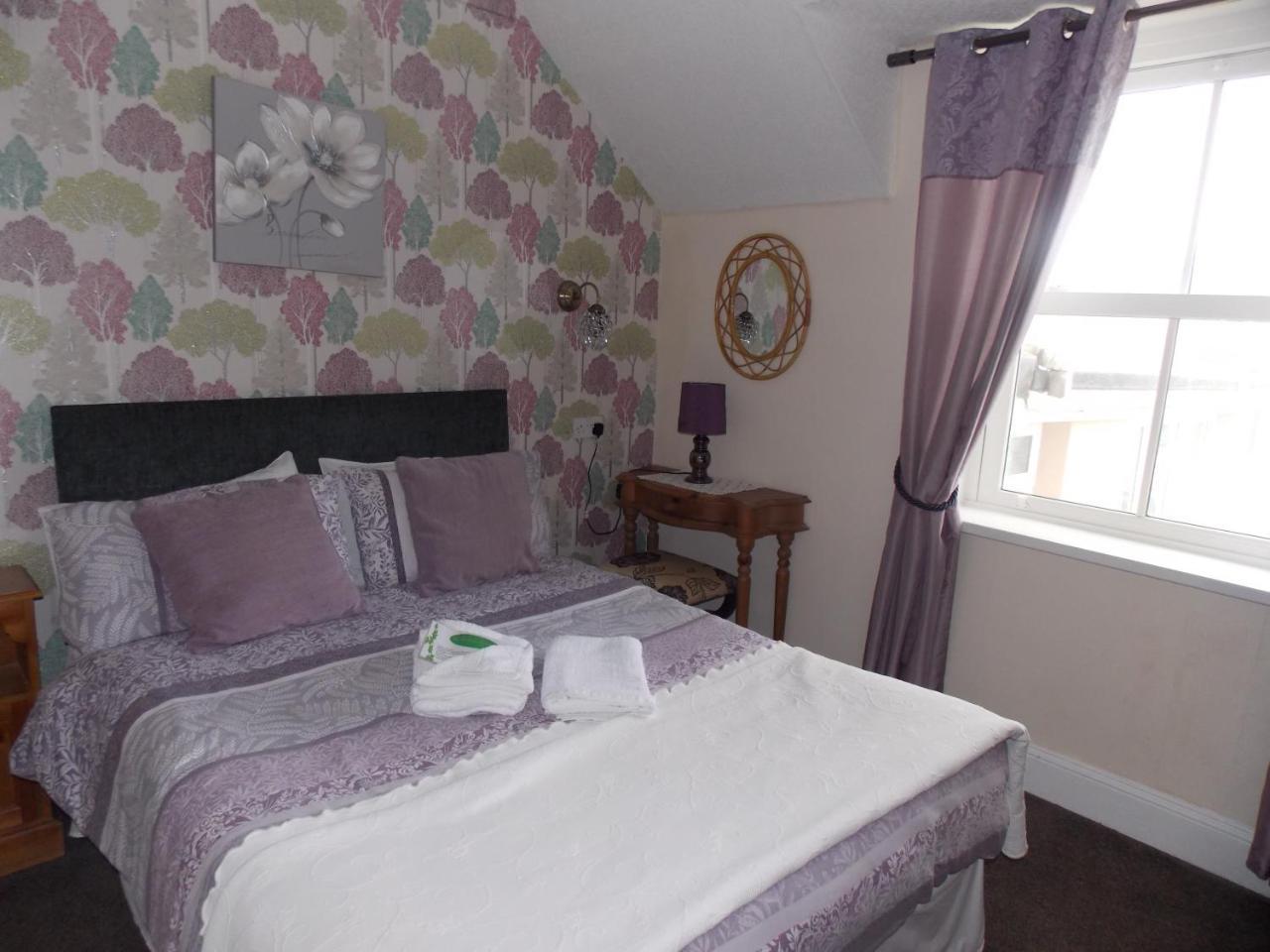Ivy Bank 4*