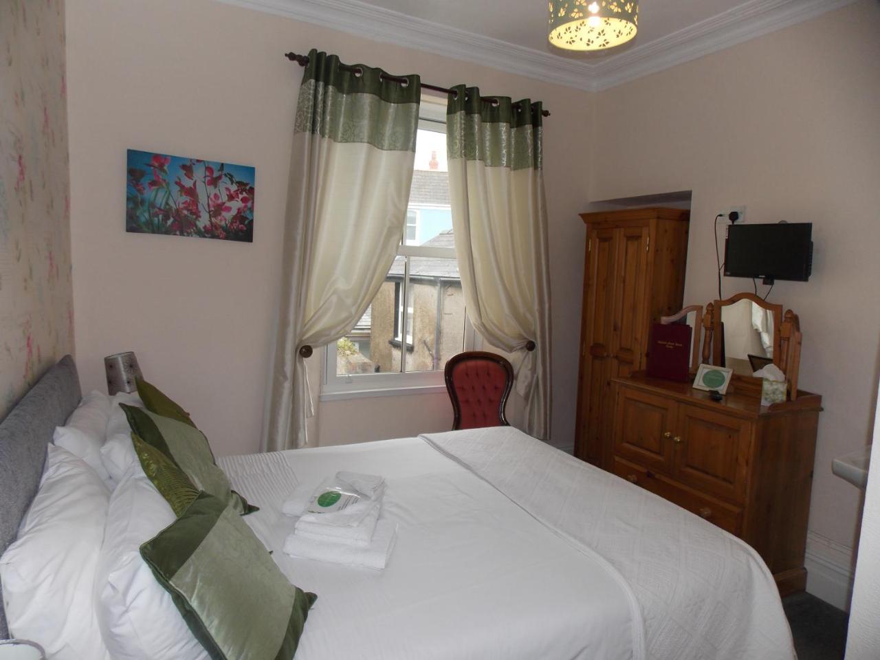 Ivy Bank Guest house 4*