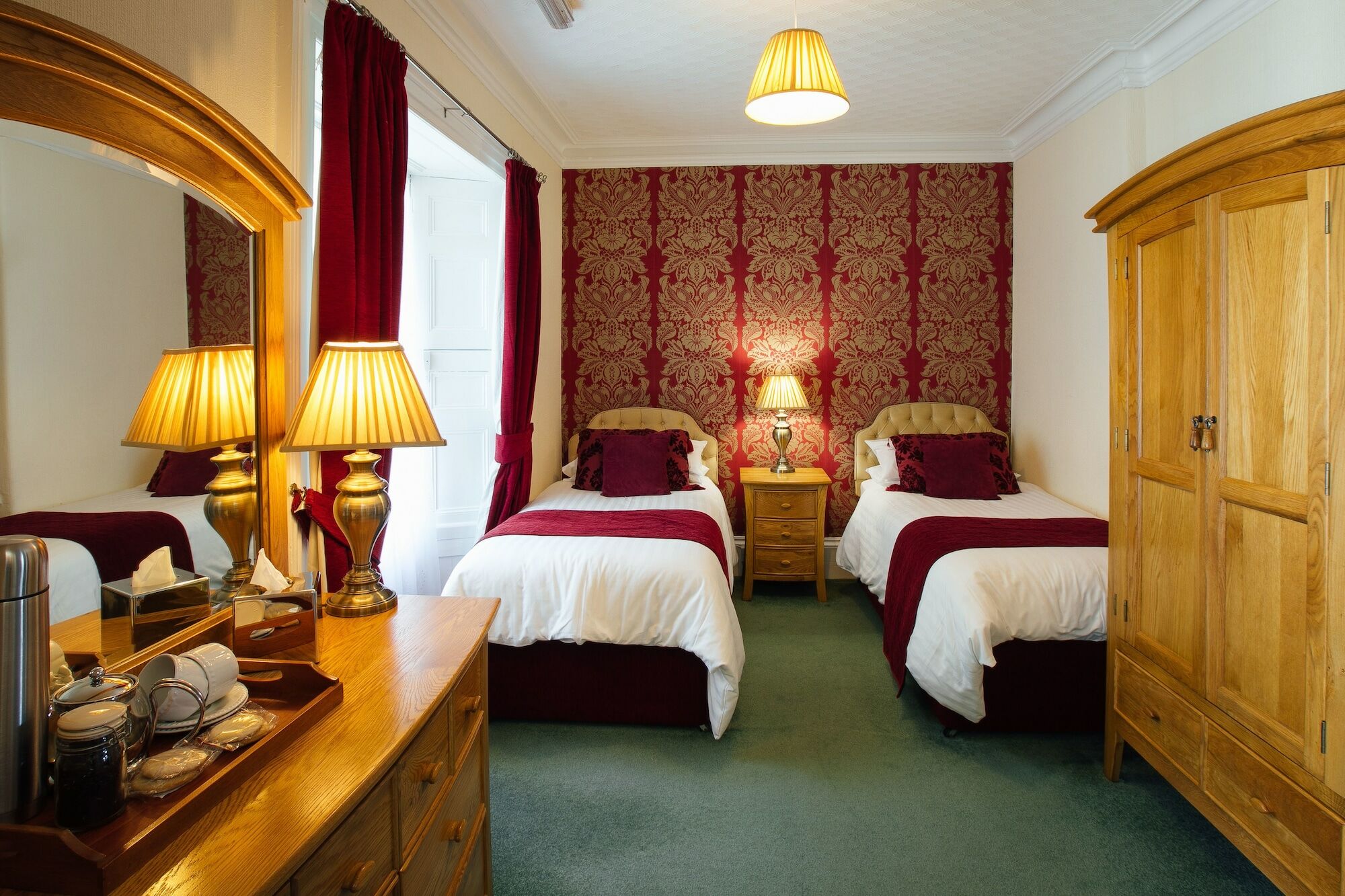 Elm Grove 4*