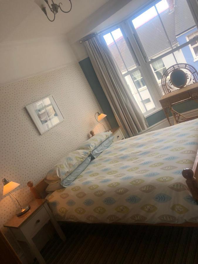 Sutherlands 3 Picton Road Holiday * Tenby