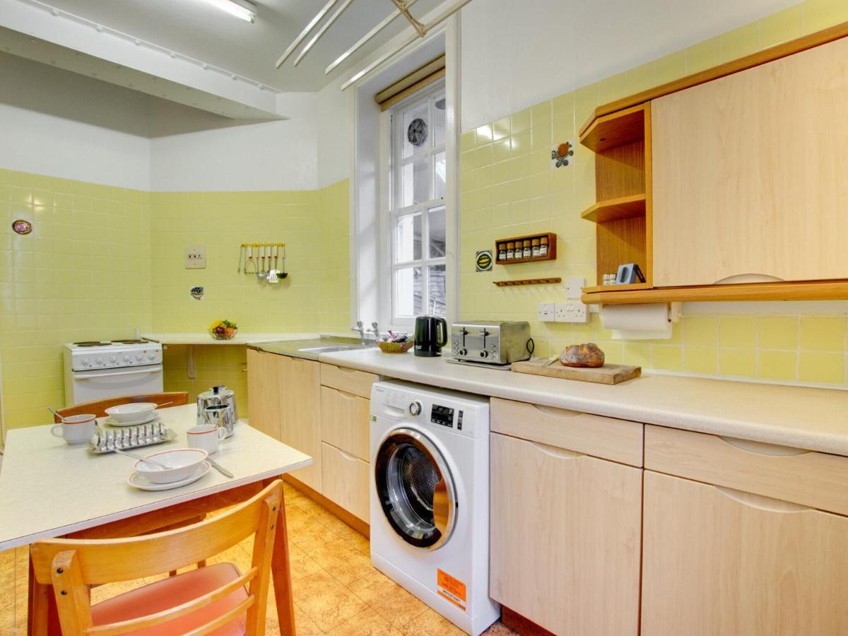 Modern In With Swimming Pool Tenby